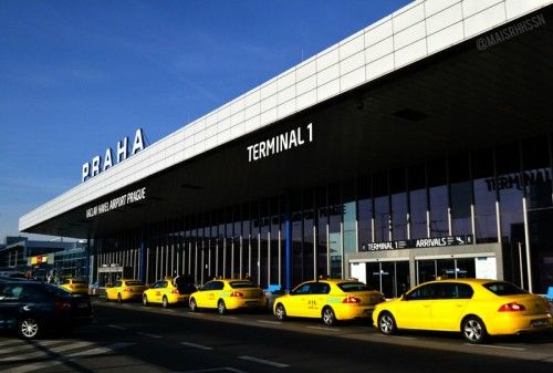Parada de taxis a la salida del aeropuerto