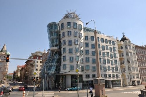 Fachada de la Casa Danzante