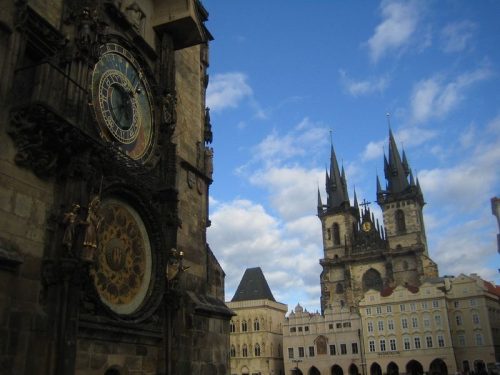 El reloj astronómico en la Plaza de la Ciudad Vieja