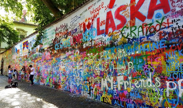 Muro de John Lennon en Praga.